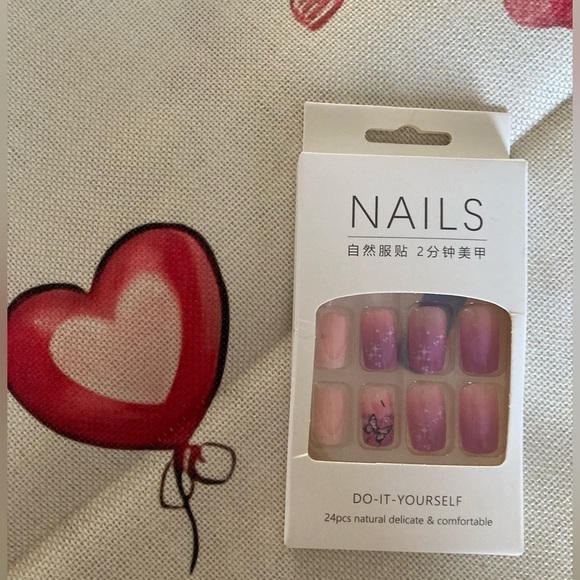 🦋 24 pcs reusable press on nails with butterflies and stars. - Picture 4 of 4